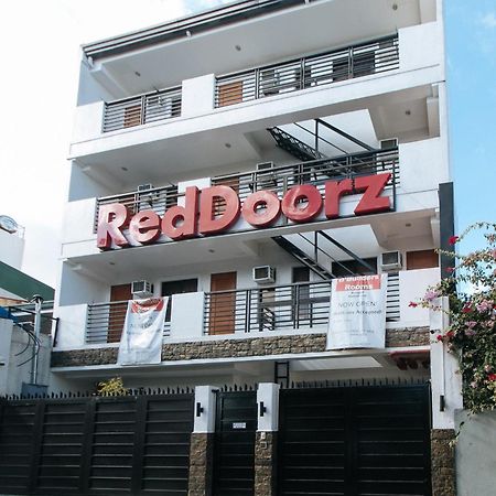 Hotel RedDoorz @ DBuilders Bangkal Makati Makati City Exterior foto