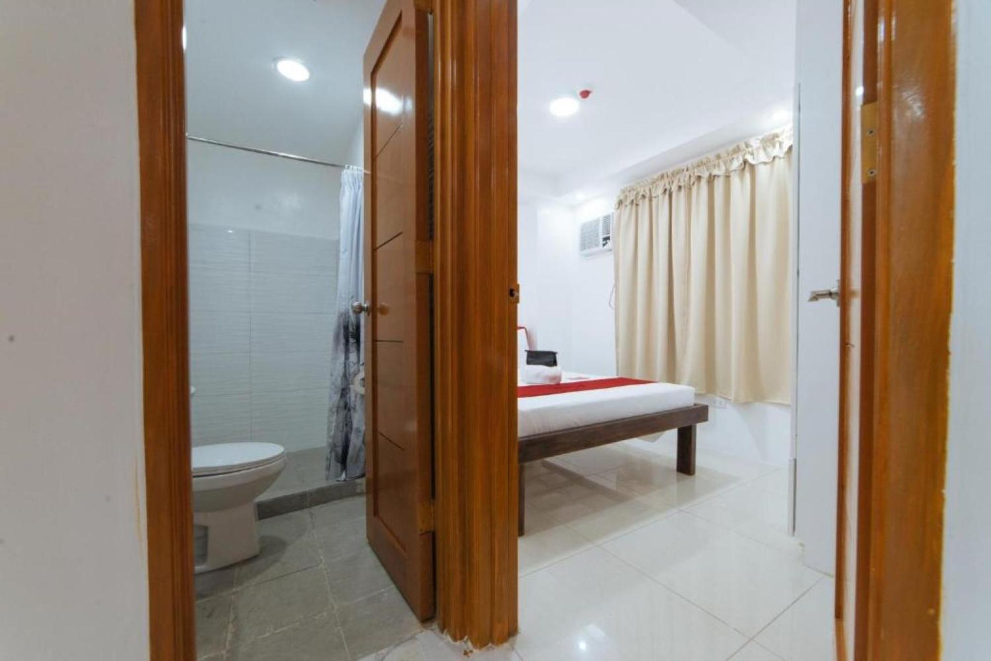 Hotel RedDoorz @ DBuilders Bangkal Makati Makati City Exterior foto