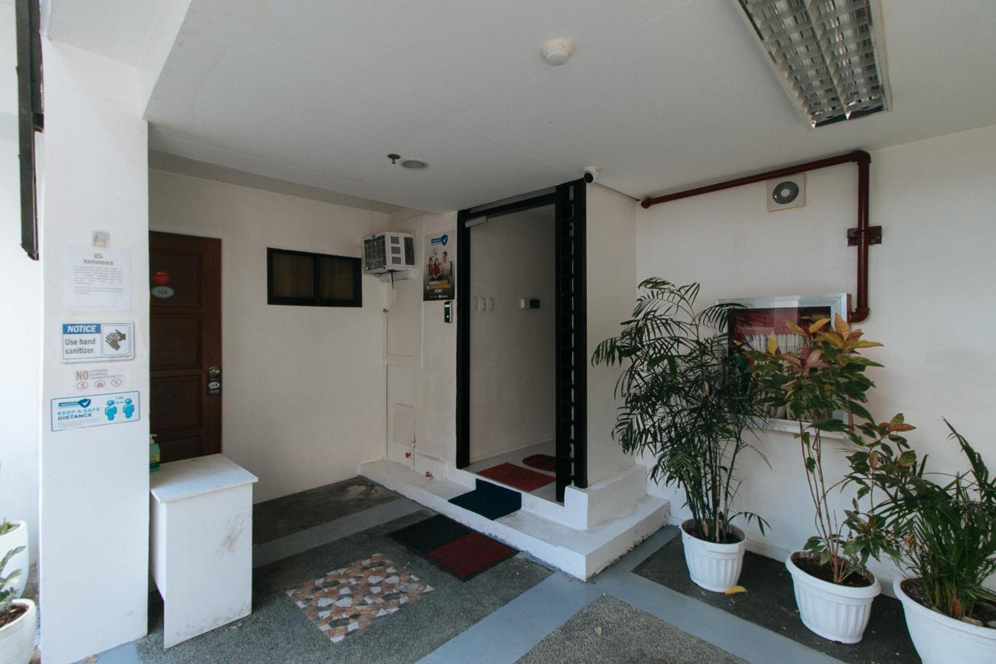 Hotel RedDoorz @ DBuilders Bangkal Makati Makati City Exterior foto