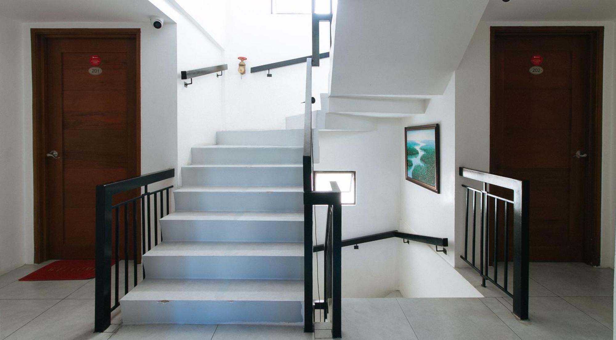 Hotel RedDoorz @ DBuilders Bangkal Makati Makati City Exterior foto
