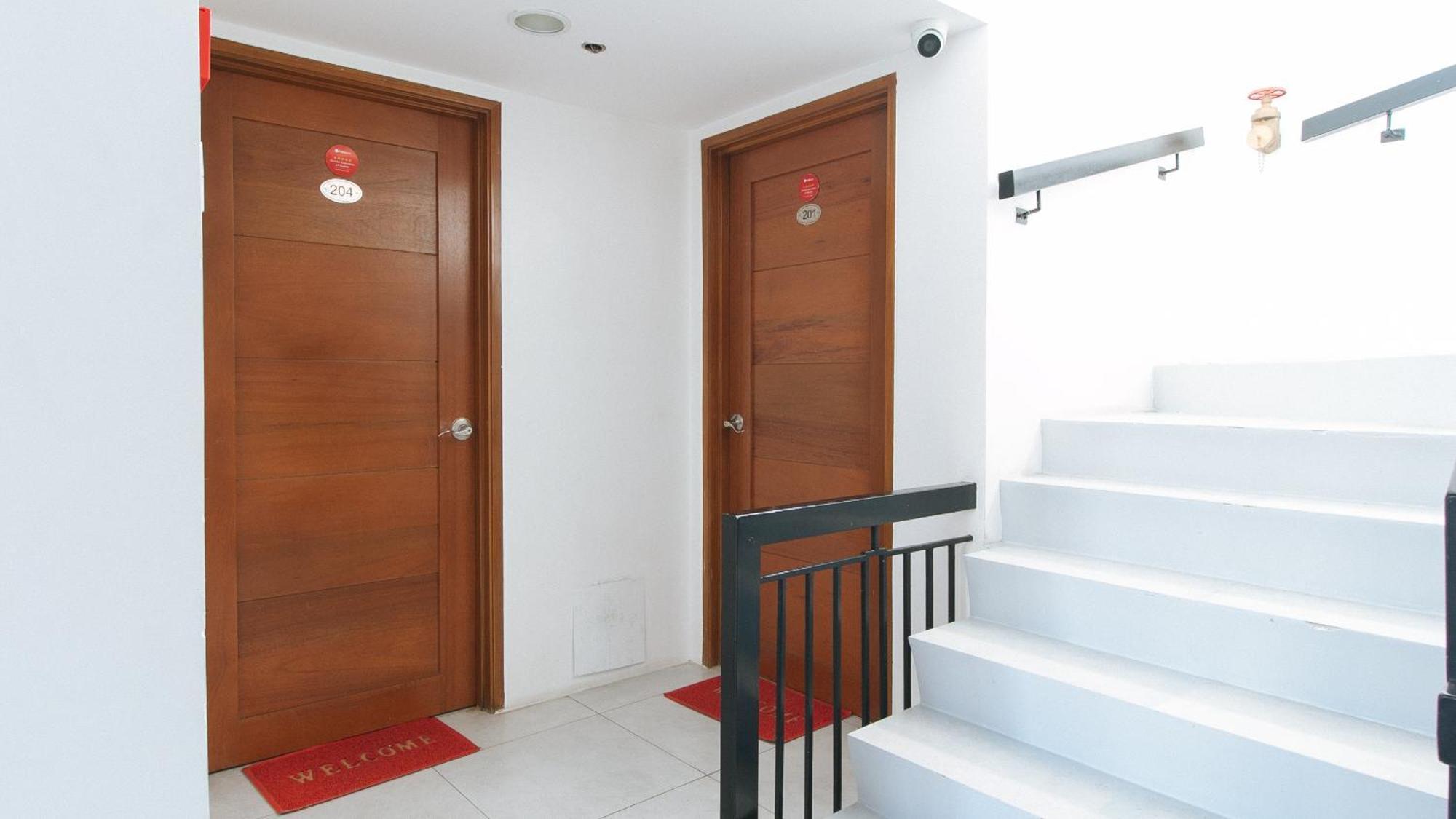 Hotel RedDoorz @ DBuilders Bangkal Makati Makati City Exterior foto
