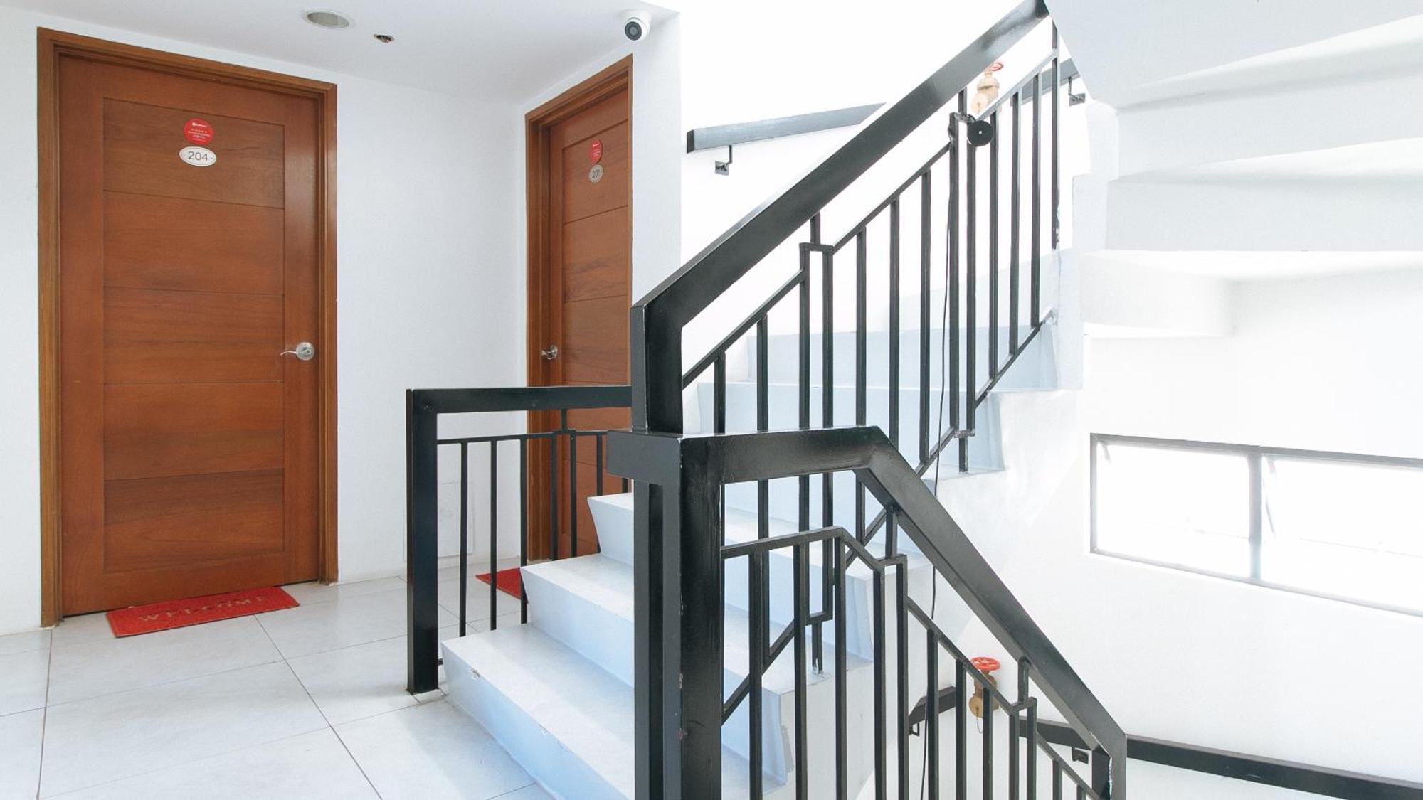Hotel RedDoorz @ DBuilders Bangkal Makati Makati City Exterior foto